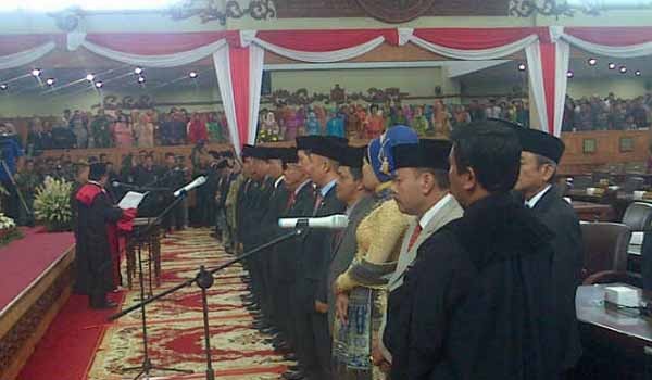 Sebanyak 55 anggota Dewan Perwakilan Rakyat Daerah (DPRD) Provinsi Jambi periode 2014-2019 resmi dilantik oleh Ketua Pengadilan Tinggi Jambi